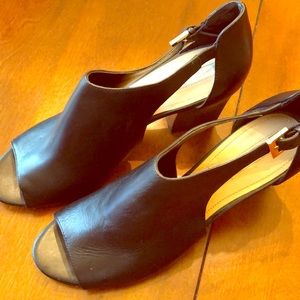 Tahiti black upper leather open toe heeled shoes